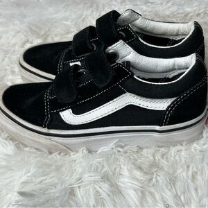 Vans Old Skool V Sneakers | Little Kids Black and White Velcro